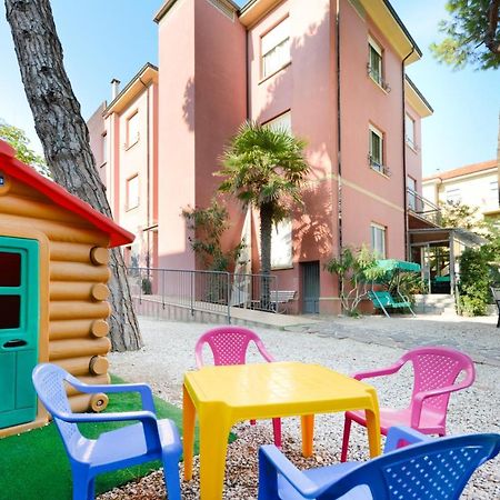 Hotel Flora Capri Cesenatico Extérieur photo