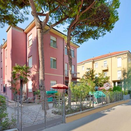 Hotel Flora Capri Cesenatico Extérieur photo