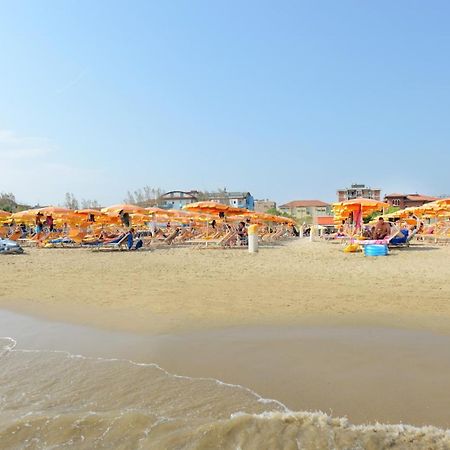 Hotel Flora Capri Cesenatico Extérieur photo