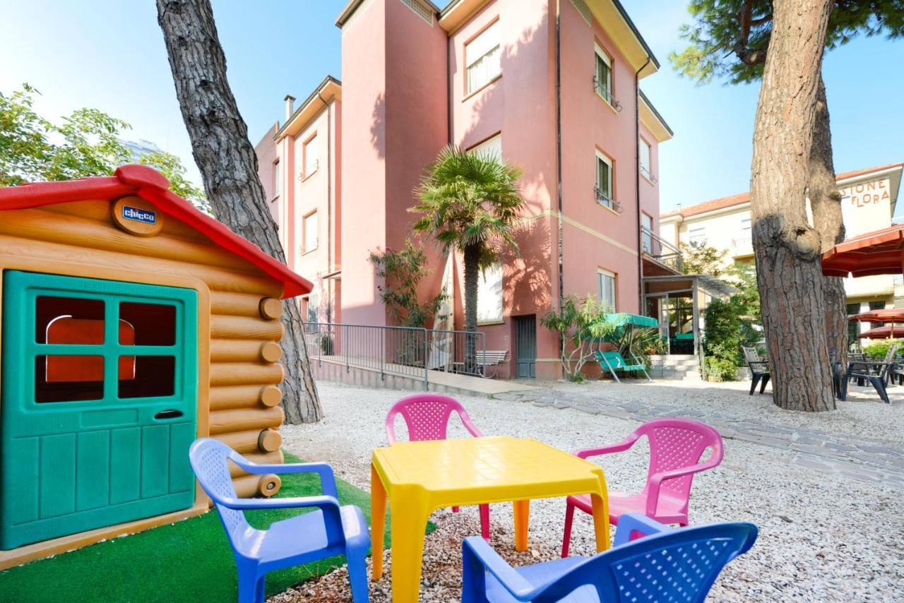 Hotel Flora Capri Cesenatico Extérieur photo