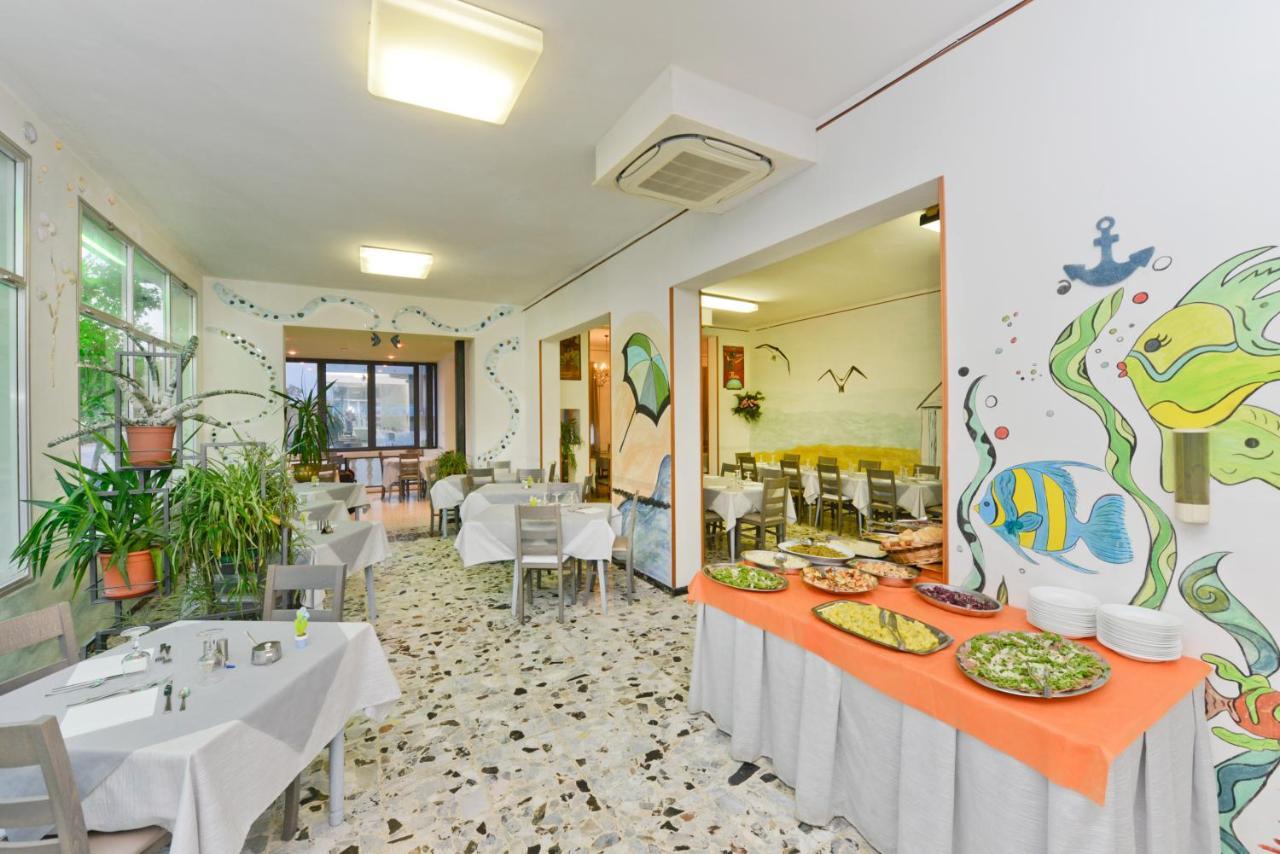 Hotel Flora Capri Cesenatico Extérieur photo
