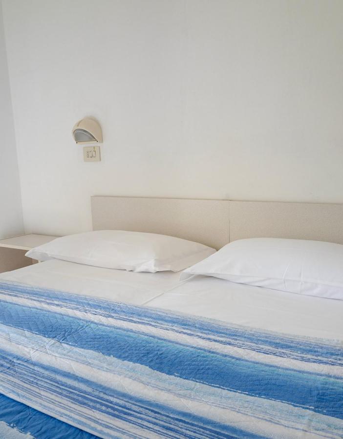 Hotel Flora Capri Cesenatico Chambre photo